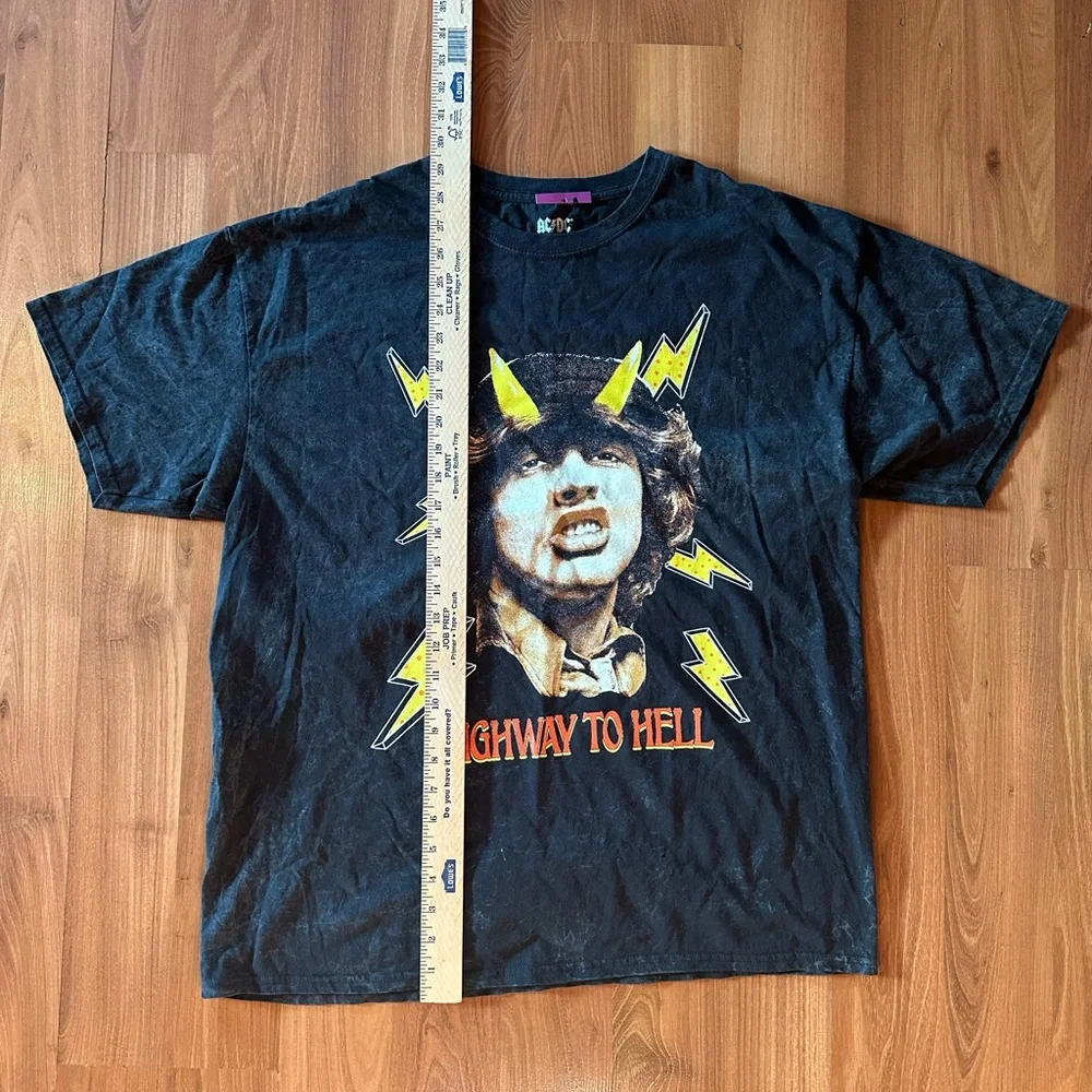 AC⚡️DC HIGHWAY TO HELL T-SHIRT SIZE MEDIUM NEW NWT - Picture 4 of 6